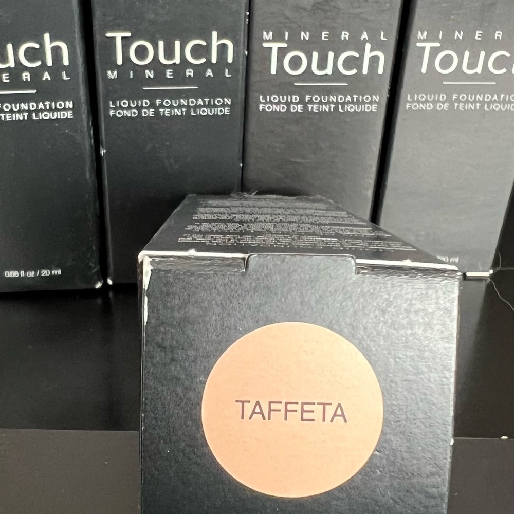 Younique Mineral Touch Liquid Foundation Shade- Taffeta